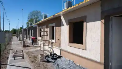 El plan que incomoda a Milei: quieren salvar las obras que quedaron frenadas en 6.467 barrios