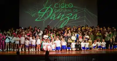 Dos grupos suben al escenario del Auditorio de Tunuyán y la danza se queda con la noche