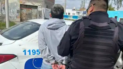 Lo persiguieron por el barrio Oeste, dejó el auto tirado y siguió a pie: el motivo lo dejó sin excusas
