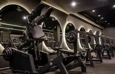 El gimnasio policial del Chaco reabrió con un equipamiento que no es de la fuerza