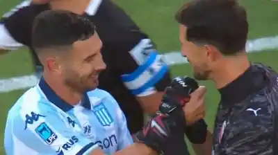 ¿Qué le gritó el arquero tras el penal errado? La reacción que quedó en el clásico