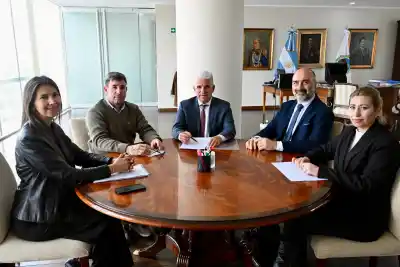 Poggi destrabó un plan clave para los caminos de tierra: quiénes podrán manejarlos y con qué plata
