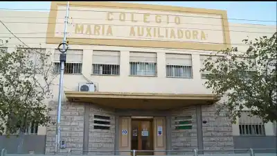 Una broma que no les salió barata: tres chicos de 15 años terminaron demorados tras la amenaza que vació un colegio céntrico