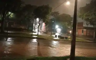 Un niño jugaba en el agua y recibió una descarga eléctrica: la tragedia que conmociona