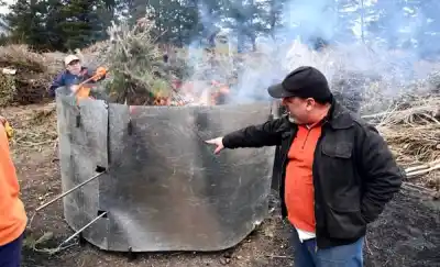 Esquel convierte residuos forestales en un carbón que cotiza en el mercado global