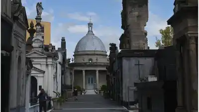 Un bebé sepultado en el Cementerio Municipal: lo que encontraron en la tumba desató una investigación