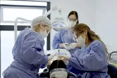 Van al médico sin turno y salen con los remedios en mano: cómo funcionan los nodos de salud en Neuquén