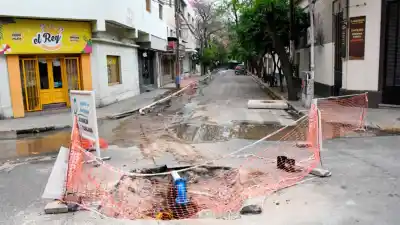Vecinos no podían caminar por la vereda: así terminó la empresa que dejó todo lleno de líquidos cloacales
