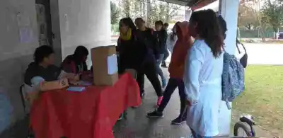 Alumnos de la Escuela Isauro Arancibia tuvieron un simulacro de elecciones