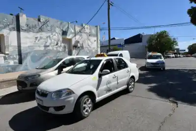 Los taxis de Rawson van por su propia app para no quedar afuera del mapa