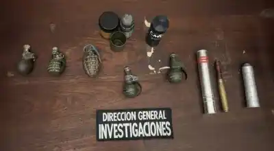Fueron a recuperar equipos electrónicos y la Policía terminó incautando un arsenal de guerra