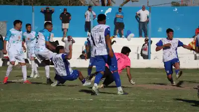 Albardón lo dio vuelta ante su gente y se quedó con la Región Cuyo