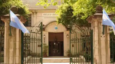 La maestra que filmaba a sus alumnos tenía un pasado que nadie en la escuela conocía