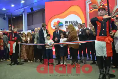 Una figura nacional y una primicia: lo que se viene en la Feria del Libro de Santiago