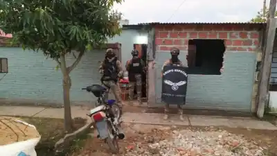 Entraron a una casa del barrio República Argentina con una orden: lo que encontraron adentro los dejó sin argumentos