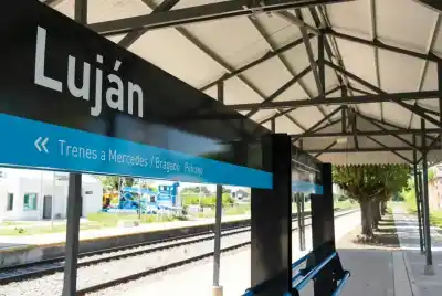 Peregrinación a Luján: el Sarmiento mueve sus trenes en un horario que casi nadie espera