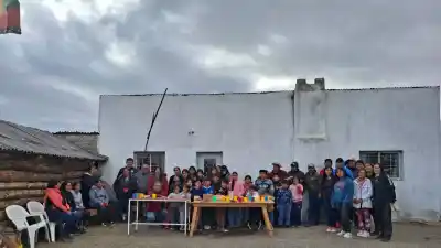 La postal que casi nadie vio en la cordillera: 25 chicos dejaron los chivos y por unas horas fueron solo nenes
