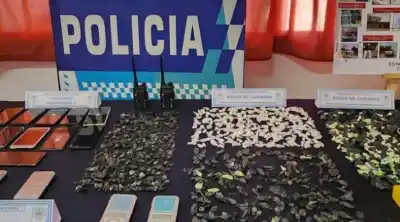 La banda vendía droga a metros de las escuelas: cuando la Policía entró, uno escapó a los tiros