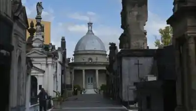 Abrieron la tumba de un bebé en el cementerio de Santa Fe y apareció un dato que lo cambia todo