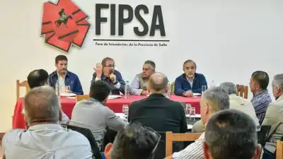 Salta reunió a los intendentes y les mostró la lista de créditos: hay líneas hasta para comprar terneros