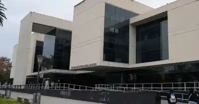 Le tiró alcohol y le prendió fuego: lo imputaron por tentativa de femicidio y no sale más de la cárcel