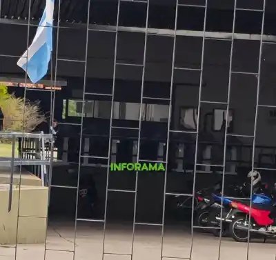 En Catamarca una fábrica de camisetas de la Selección no manda trabajo y ya se llevan las máquinas