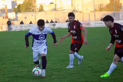 El clásico comodorense terminó sin goles y dejó una pregunta incómoda