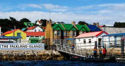 Cerca de 40 empresarios de Malvinas desembarcaron en Punta Arenas y Santa Cruz ya reaccionó
