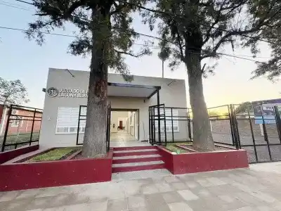 Insfrán llega a Laguna Blanca con 80 llaves y una obra que estaba frenada