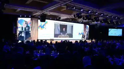 Milei habló en IDEA y ninguneó a Kicillof: "Es casi insultante tener que debatir con un comunista"