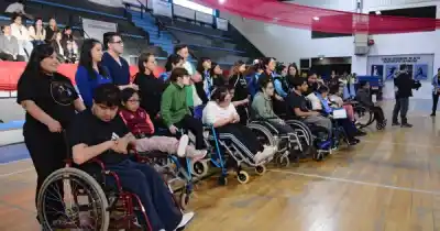 Santa Cruz manda 40 deportistas a Valdivia, pero antes los prueba en casa