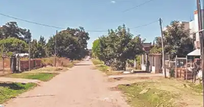 Caminaba a oscuras en Melchor Romero: lo que llevaba en la cartera cambió todo