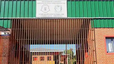 Le encontraron un celular en la celda y ahora investigan si fue el que usó para hostigar a su ex