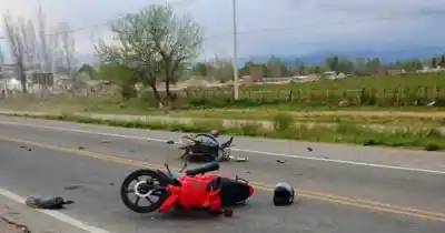 Dos motos chocaron en la Ruta 40: una mujer terminó en el hospital y hay un dato que investigan