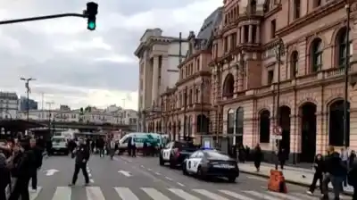 Evacuaron Constitución por un incendio en una escalera mecánica: arde el sector y nadie sabe qué lo inició