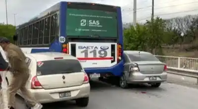 Camino a San Agustín: un desperfecto mecánico habría desatado el triple choque de esta mañana