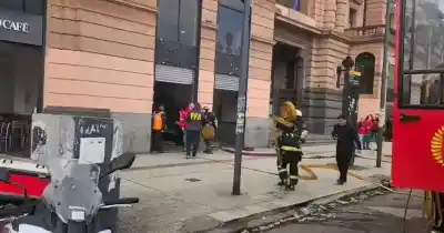 Incendio en Constitución: la estación quedó cerrada y un pasajero terminó en el hospital