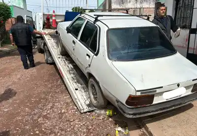 Fueron a llevarse un auto abandonado y terminaron agredidos a golpes de codo