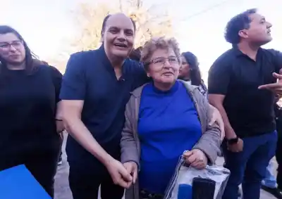 Más de 220 vecinos llegaron sin ver bien y se fueron con sus anteojos puestos: el operativo que recorre Catamarca