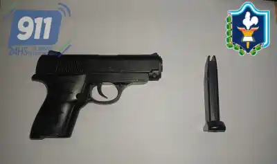Lo habría amenazado con un arma, pero no era lo que parecía: terminó demorado