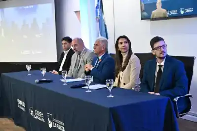 El gobernador lanzó una capacitación en IA para estatales y la respuesta superó todas las expectativas