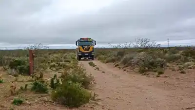 Asaltaron la base de un yacimiento cerca de Catriel: se llevaron un camión, pero un detalle los delató