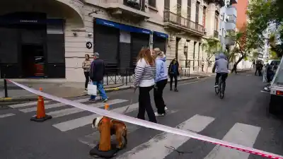 Un edificio de más de 100 años en el centro de Rosario perdió un pedazo y la esquina quedó cortada