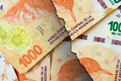 Corrientes recibió más de $250 mil millones en septiembre, pero los estatales siguen esperando
