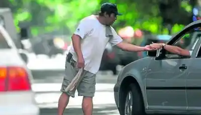 Necochea prohibió a los cuidacoches, pero una excepción dejó a todos hablando