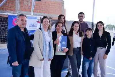Quilino cambia de cara: 20 familias ya duermen bajo su propio techo y un barrio estrena un espacio que todos pedían