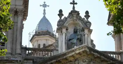 Un recorrido con 12 postas revela secretos de un templo histórico: ¿qué esconden sus rincones?