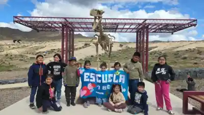 Doce chicos de Laguna Blanca pisaron la estepa donde vivieron los gigantes de Río Negro