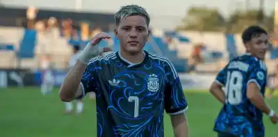 Un juvenil de River Plate firmó un contrato con una cláusula millonaria y ya brilla en la Selección
