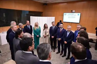 Corrientes se sentó en la mesa que define los capitales del mundo